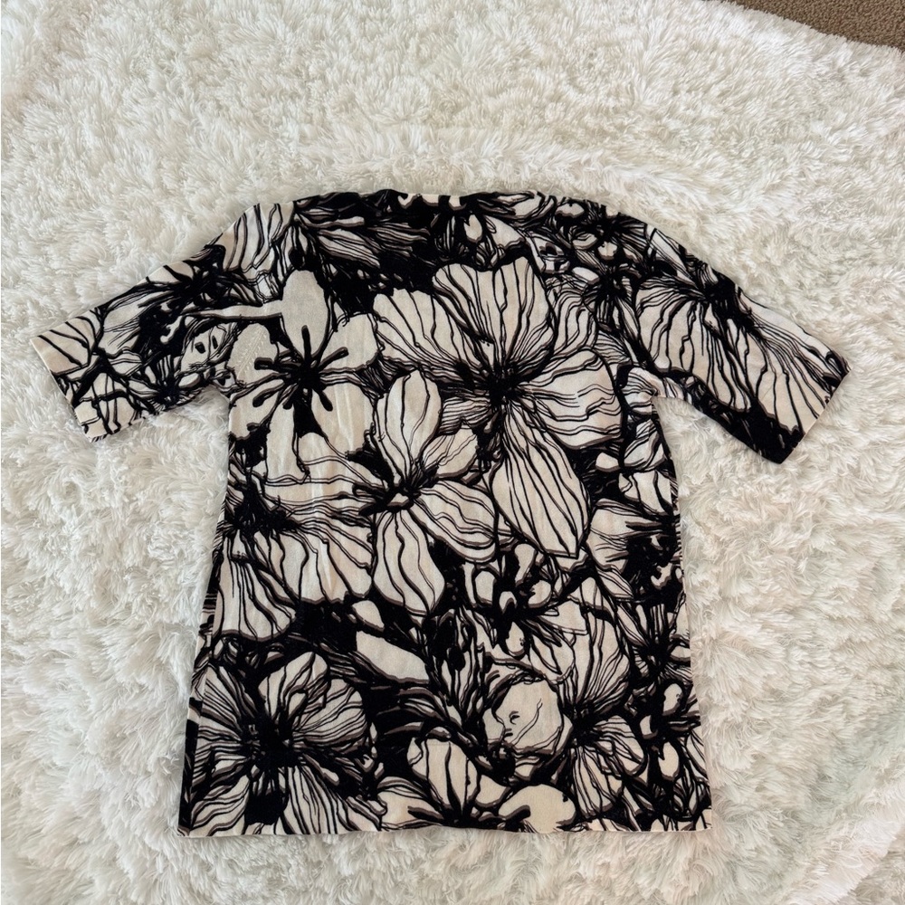 Ann Taylor Black and Cream Floral Short Sleeve Top - Picture 3 of 8